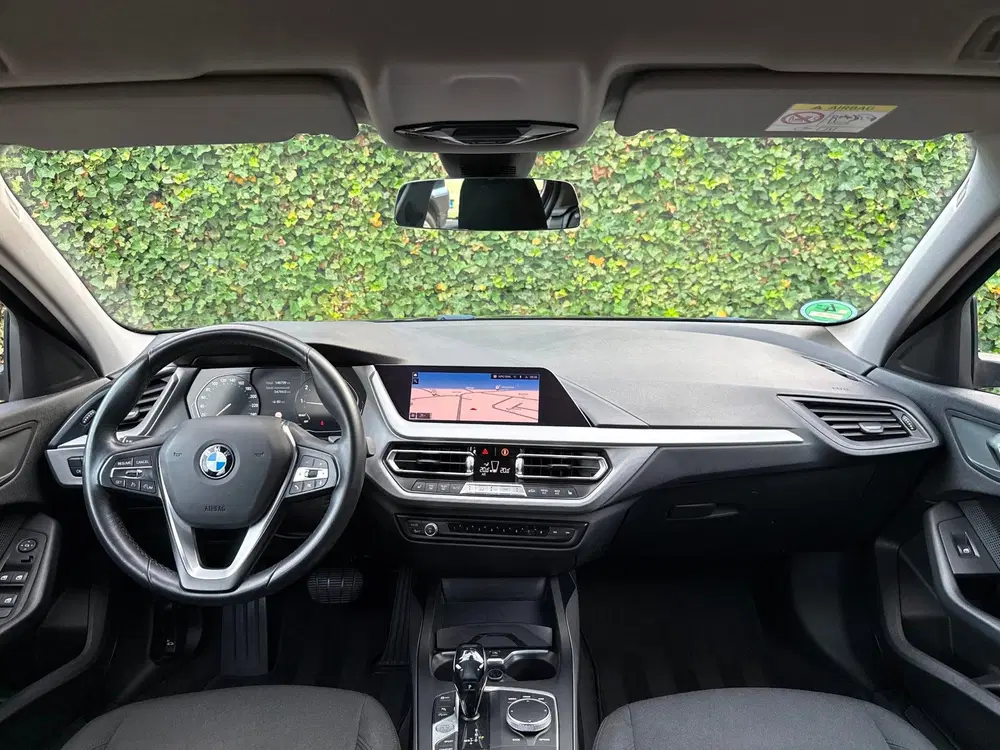 BMW 1-serie 118i uit 2020, foto 2