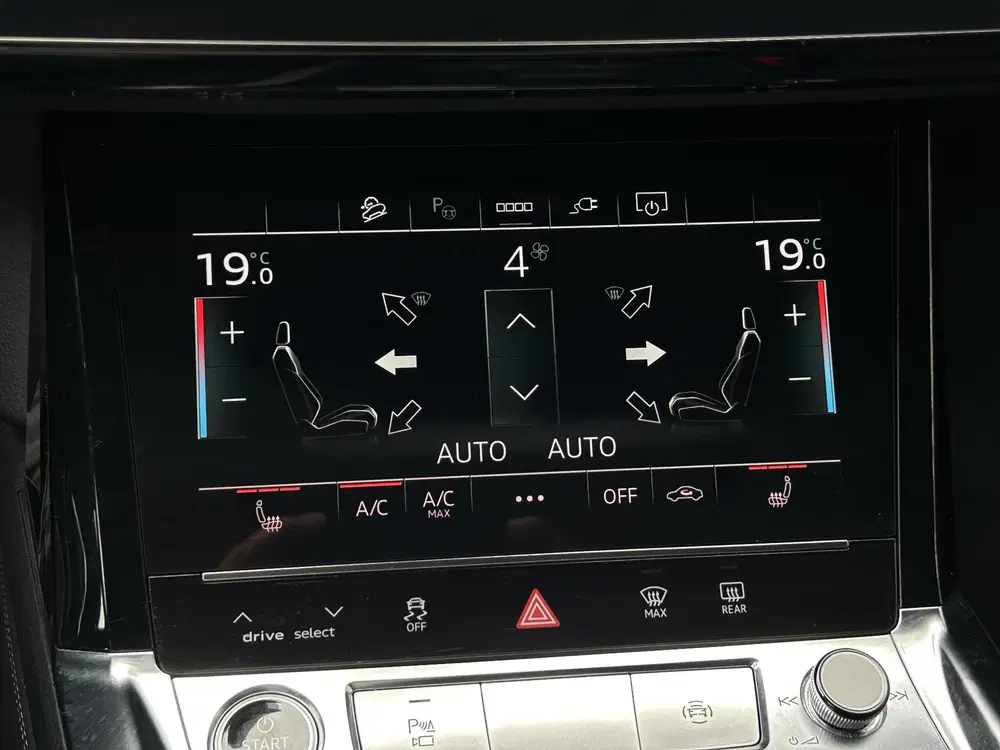 Audi e-tron 55 quattro S edition 95 kWh uit 2022, foto 13