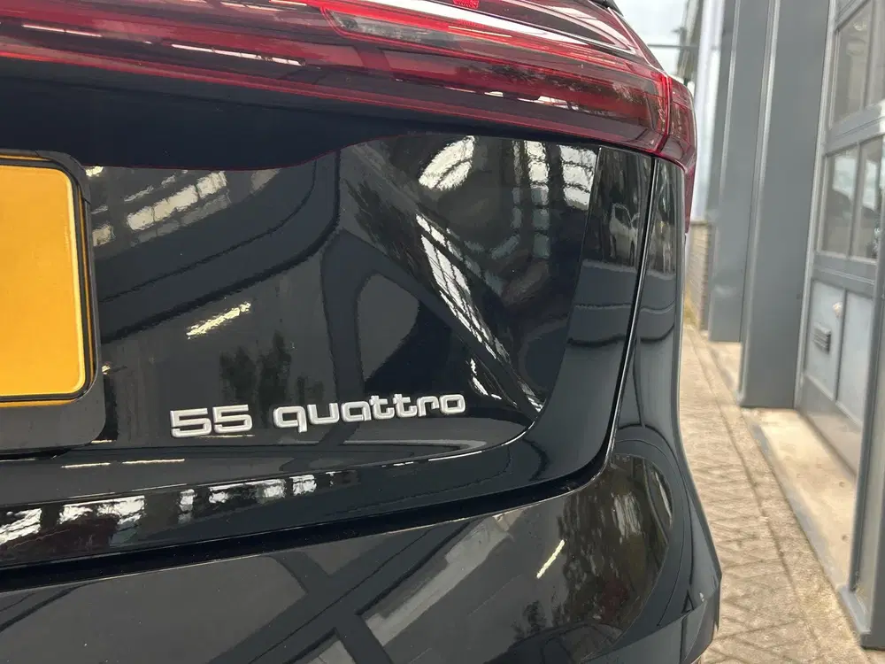 Audi e-tron 55 quattro S edition 95 kWh uit 2022, foto 17
