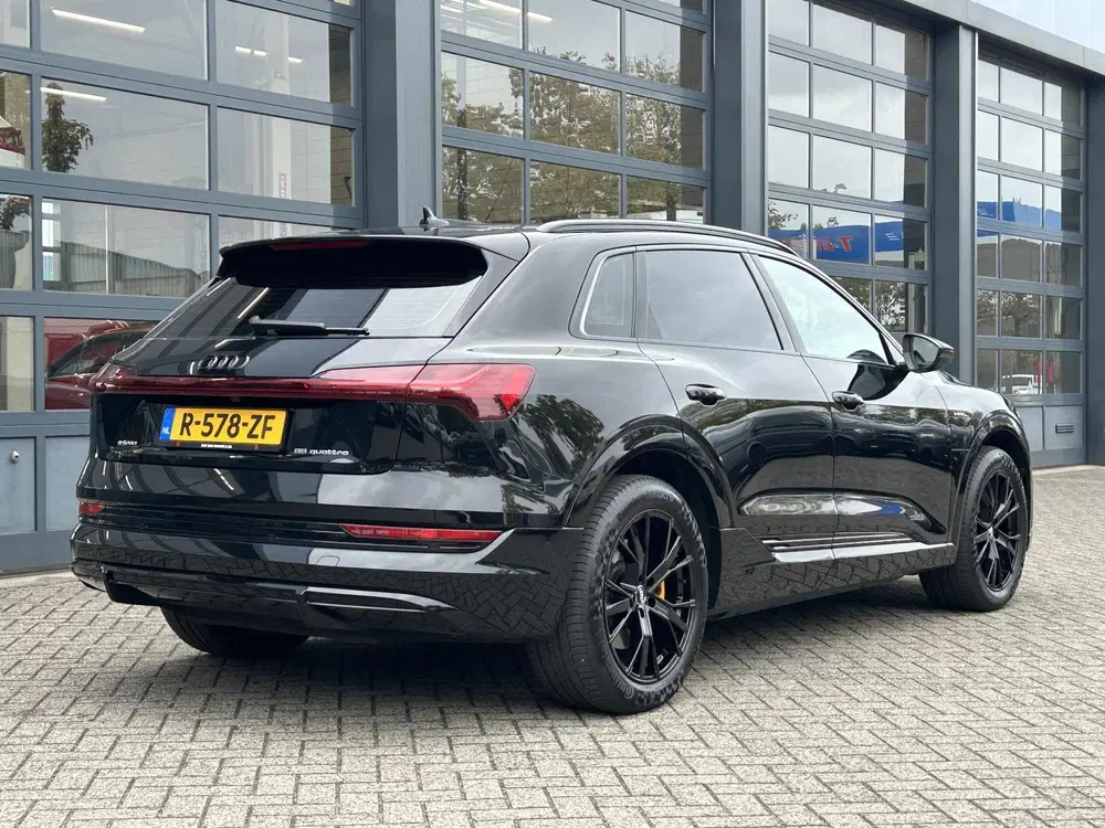 Audi e-tron 55 quattro S edition 95 kWh uit 2022, foto 19