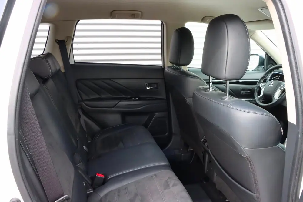 Mitsubishi Outlander 2.4 PHEV Intense | CARPLAY | STOELVERW. uit 2019, foto 12