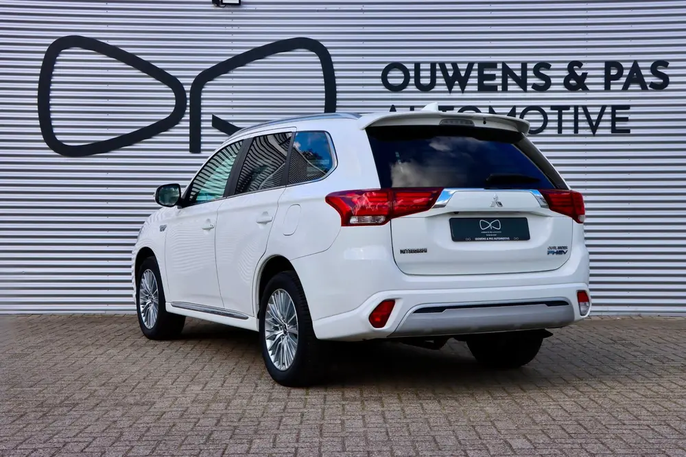 Mitsubishi Outlander 2.4 PHEV Intense | CARPLAY | STOELVERW. uit 2019, foto 4