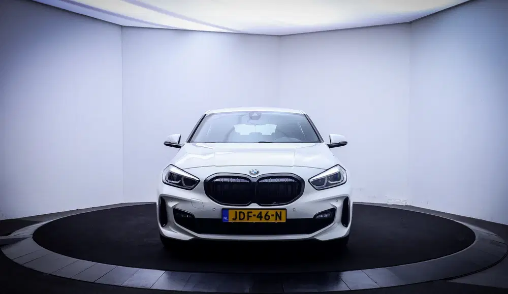 BMW 1-serie 120i M-Sport High Executive FULL LED uit 2021, foto 2