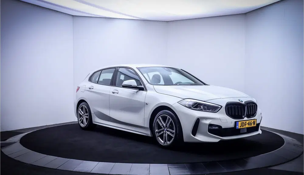 BMW 1-serie 120i M-Sport High Executive FULL LED uit 2021, foto 3