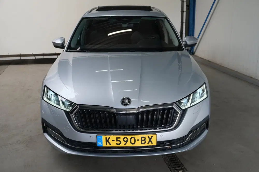 Skoda Octavia 1.0 e-TSI Business Edition Plus uit 2020, foto 3