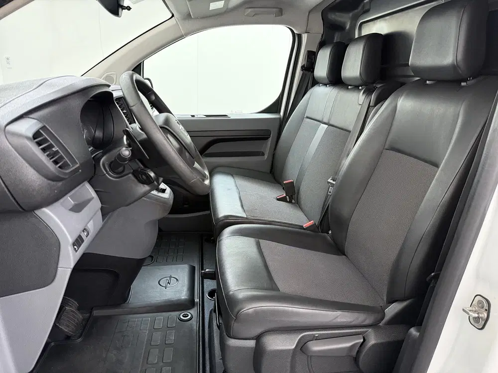 Opel Vivaro 2.0CDTI 123PK AUT-8 L2 3-Persoons Sortimo uit 2020, foto 8