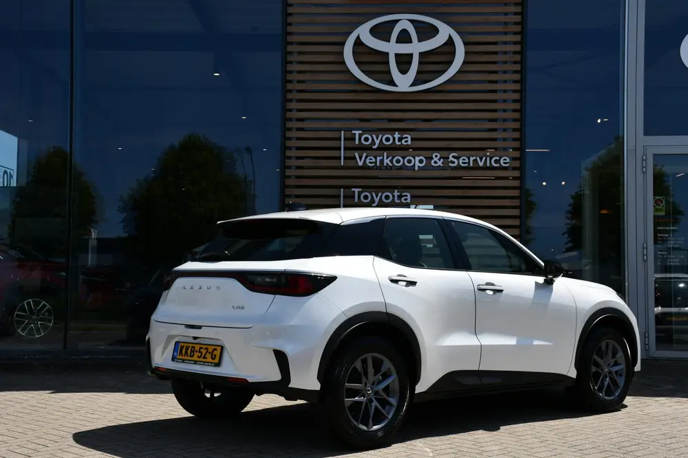 Lexus LBX Business Line 2WD Limited Automaat 136pk uit 2025, foto 3
