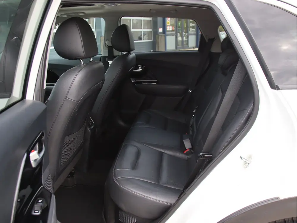 Kia Niro 1.6 GDi Hybrid ExecutiveLine Pano, El. Stoelvw + ve uit 2019, foto 12
