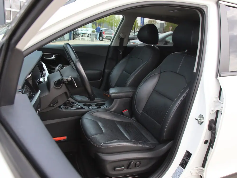 Kia Niro 1.6 GDi Hybrid ExecutiveLine Pano, El. Stoelvw + ve uit 2019, foto 8