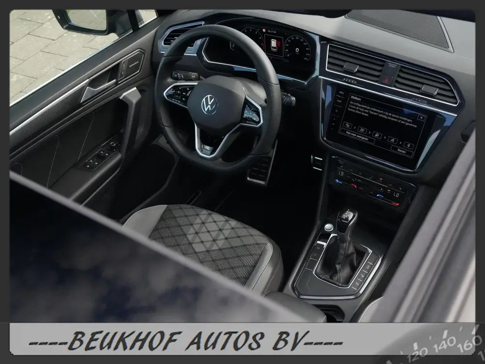 Volkswagen Tiguan 1.5 TSI R-Line Business+ Trekhaak Pano Cam uit 2021, foto 3