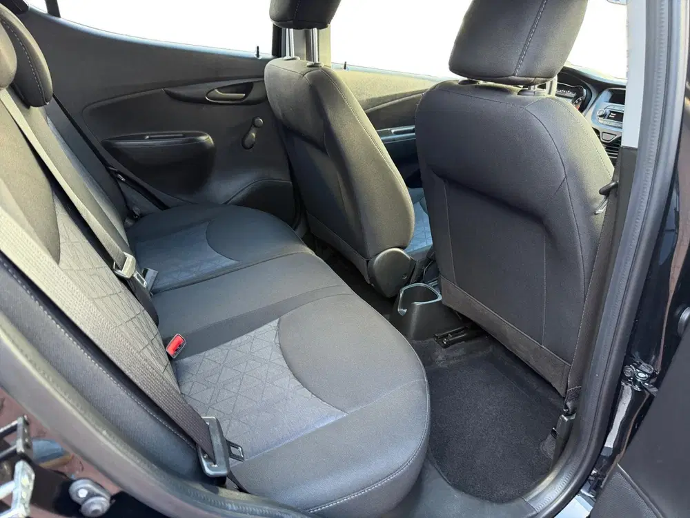 Opel Karl 1.0 ecoFLEX 120 Jaar Edition uit 2019, foto 12