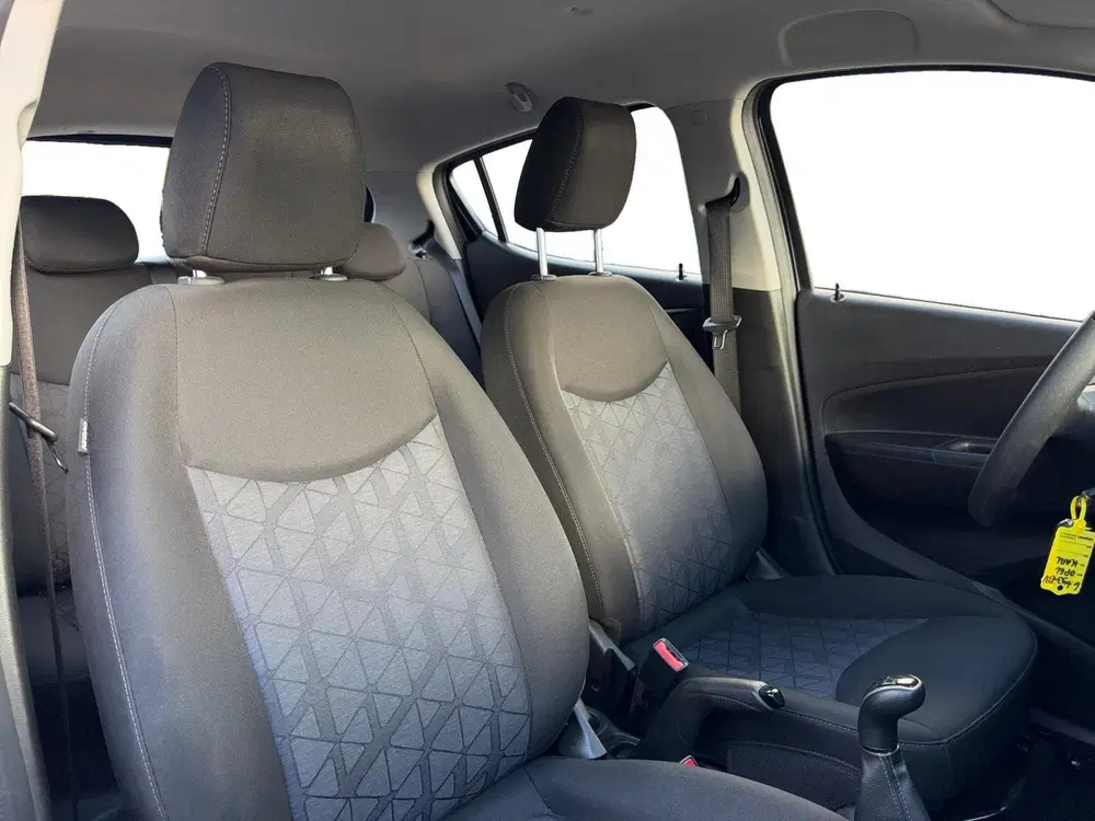 Opel Karl 1.0 ecoFLEX 120 Jaar Edition uit 2019, foto 14