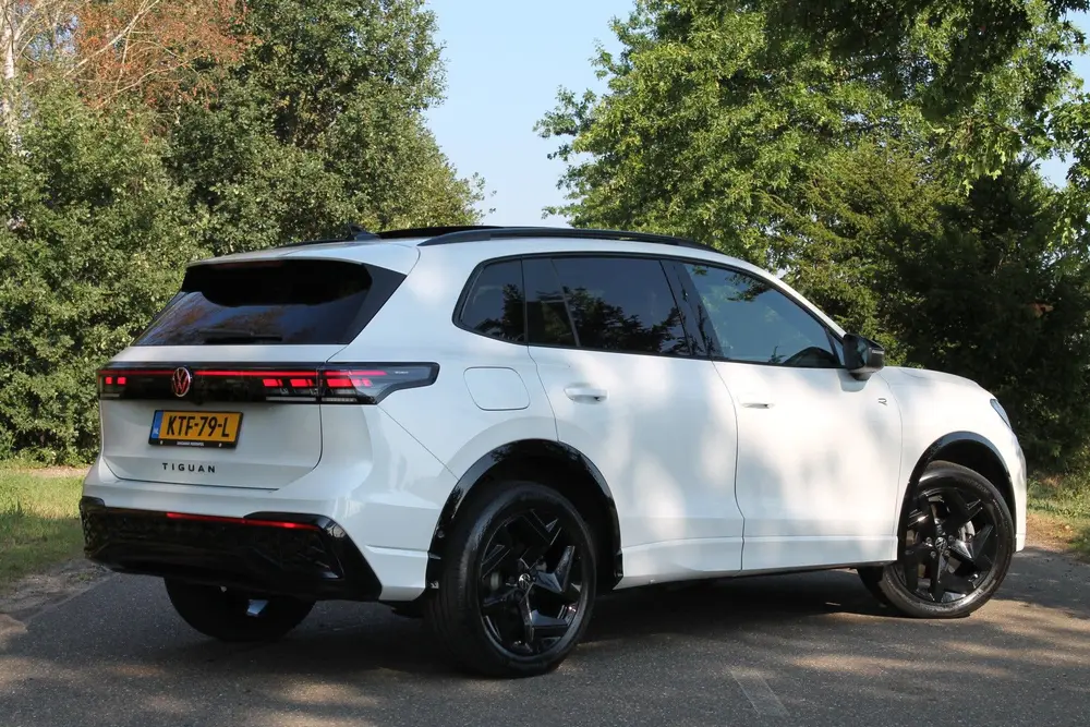 Volkswagen Tiguan 1.5 eHybrid R-Line Business | IQ | Pano | uit 2025, foto 2