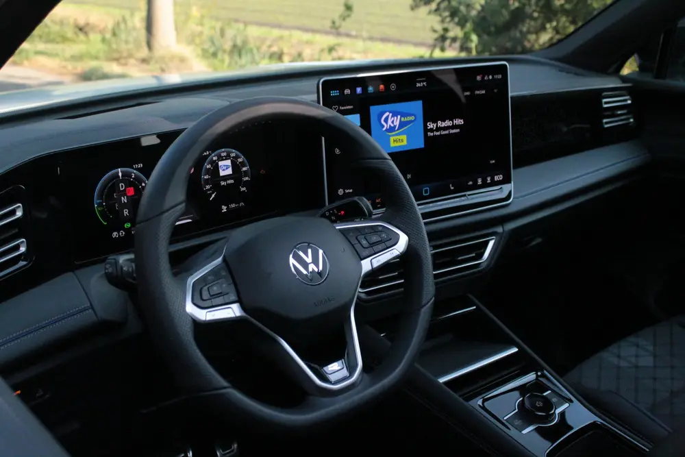 Volkswagen Tiguan 1.5 eHybrid R-Line Business | IQ | Pano | uit 2025, foto 5