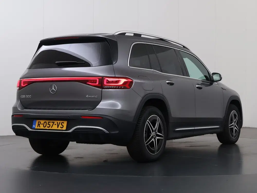 Mercedes-Benz EQB 300 4MATIC AMG Line 67 kWh uit 2021, foto 2