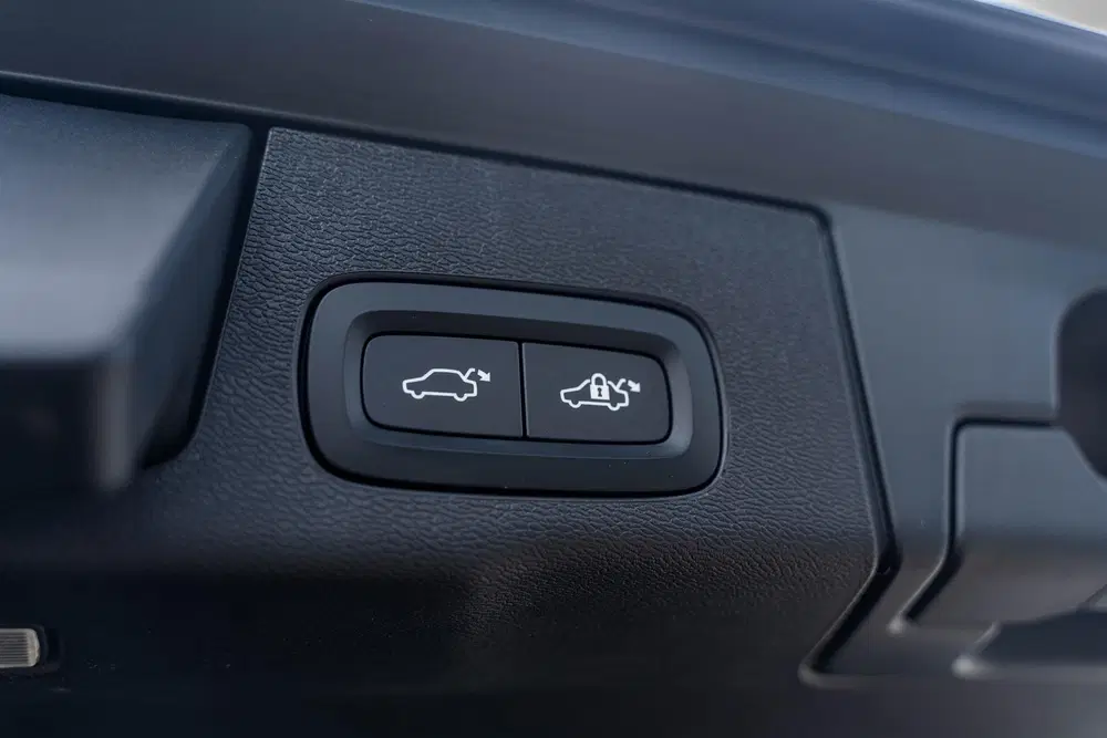 Volvo XC60 2.0 T6 Plug-in hybrid AWD Ultra Dark uit 2026, foto 15