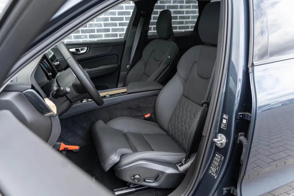 Volvo XC60 2.0 T6 Plug-in hybrid AWD Ultra Dark uit 2026, foto 19