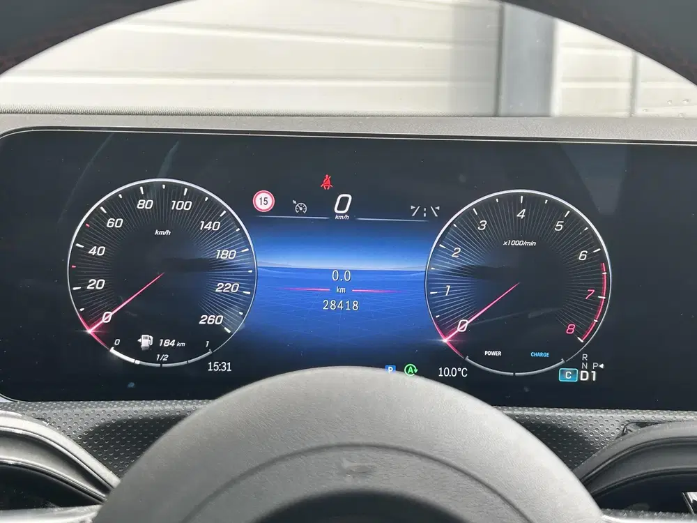 Mercedes-Benz CLA 180 AMG Line uit 2024, foto 10