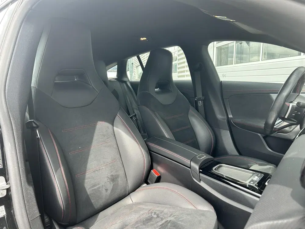 Mercedes-Benz CLA 180 AMG Line uit 2024, foto 16