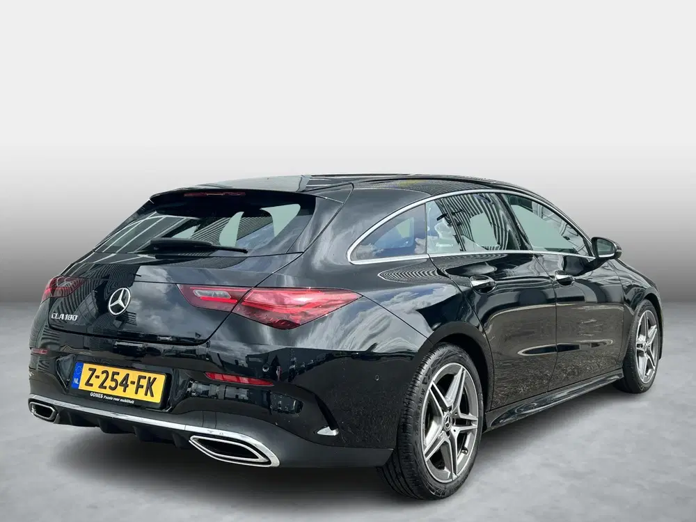 Mercedes-Benz CLA 180 AMG Line uit 2024, foto 2
