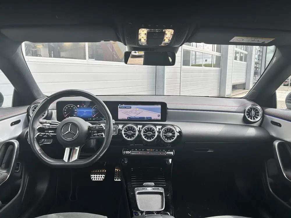 Mercedes-Benz CLA 180 AMG Line uit 2024, foto 5