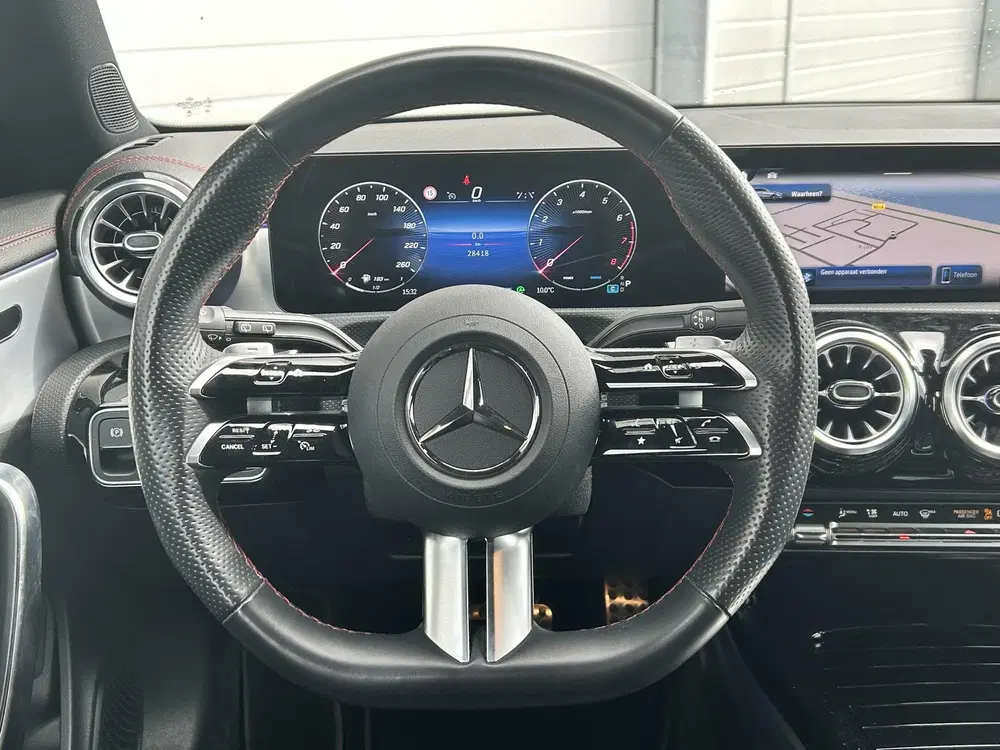 Mercedes-Benz CLA 180 AMG Line uit 2024, foto 8