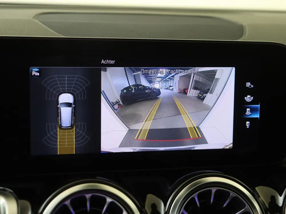 Mercedes-Benz GLB 180 Business Solution AMG Panoramadak uit 2021, foto 19