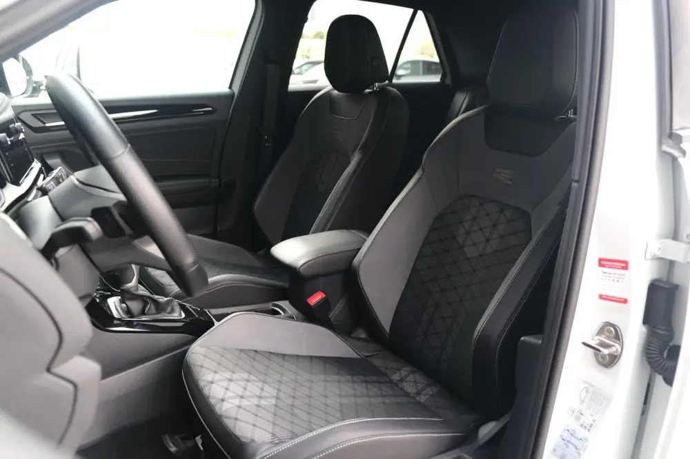 Volkswagen T-Roc 1.5 TSI 2x R-Line DSG Facelift Black Virtua uit 2022, foto 4