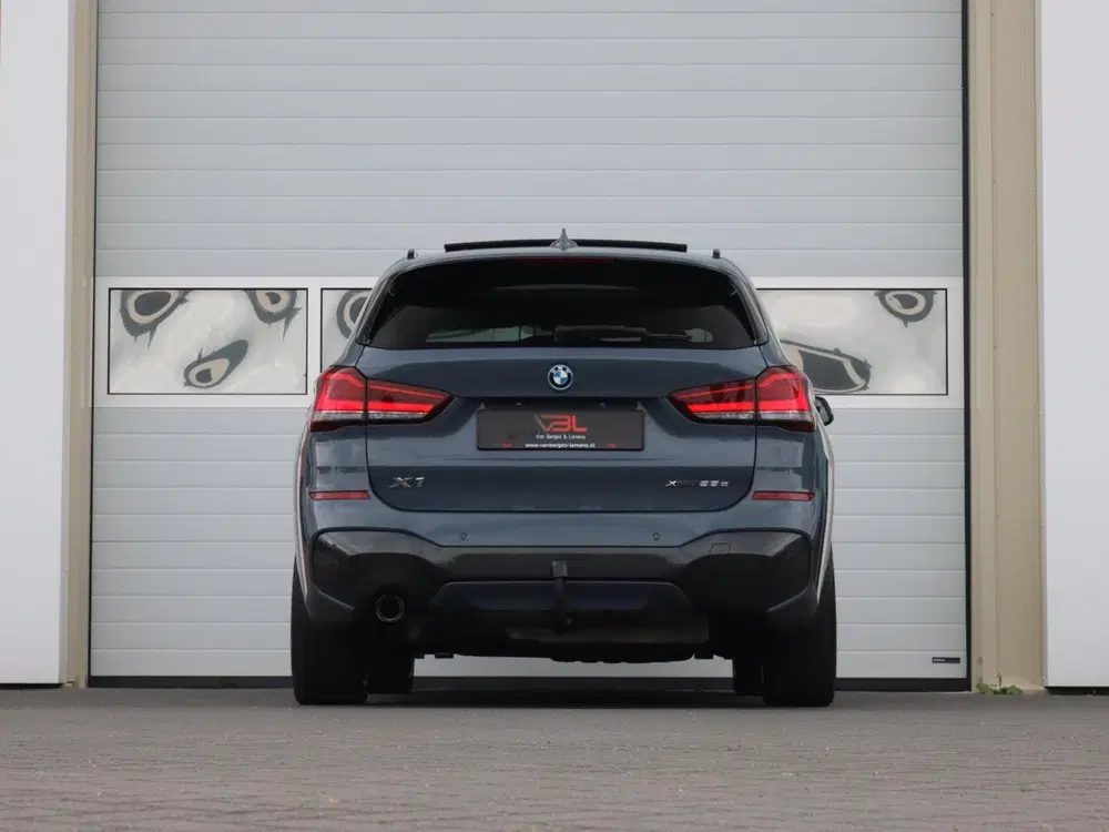 BMW X1 xDrive25e High Executive M-sport uit 2022, foto 10
