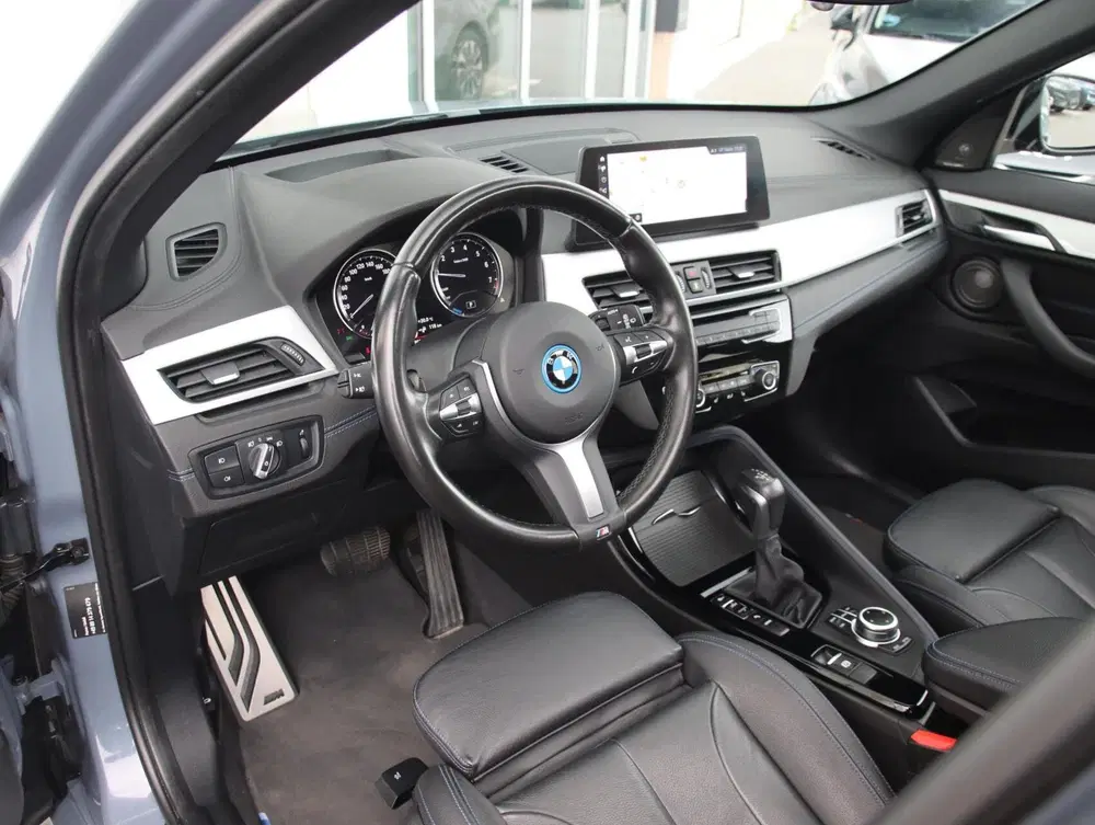 BMW X1 xDrive25e High Executive M-sport uit 2022, foto 4