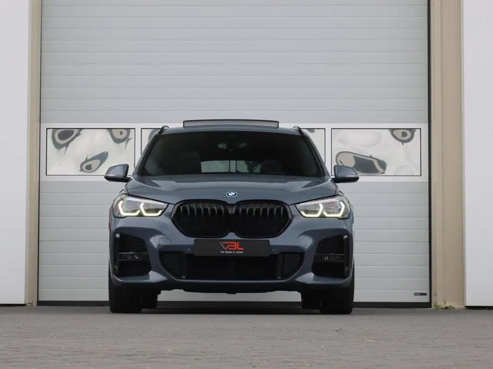 BMW X1 xDrive25e High Executive M-sport uit 2022, foto 9