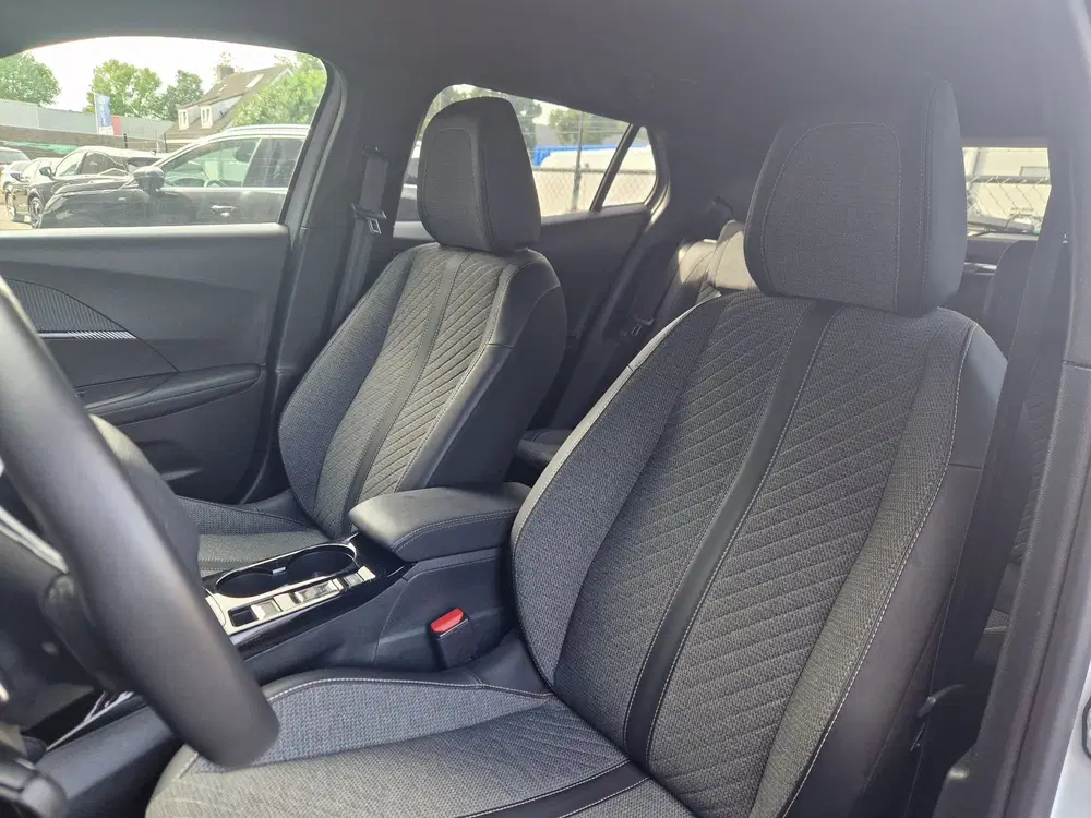 Peugeot 2008 1.2 131pk EAT8 Allure uit 2024, foto 10