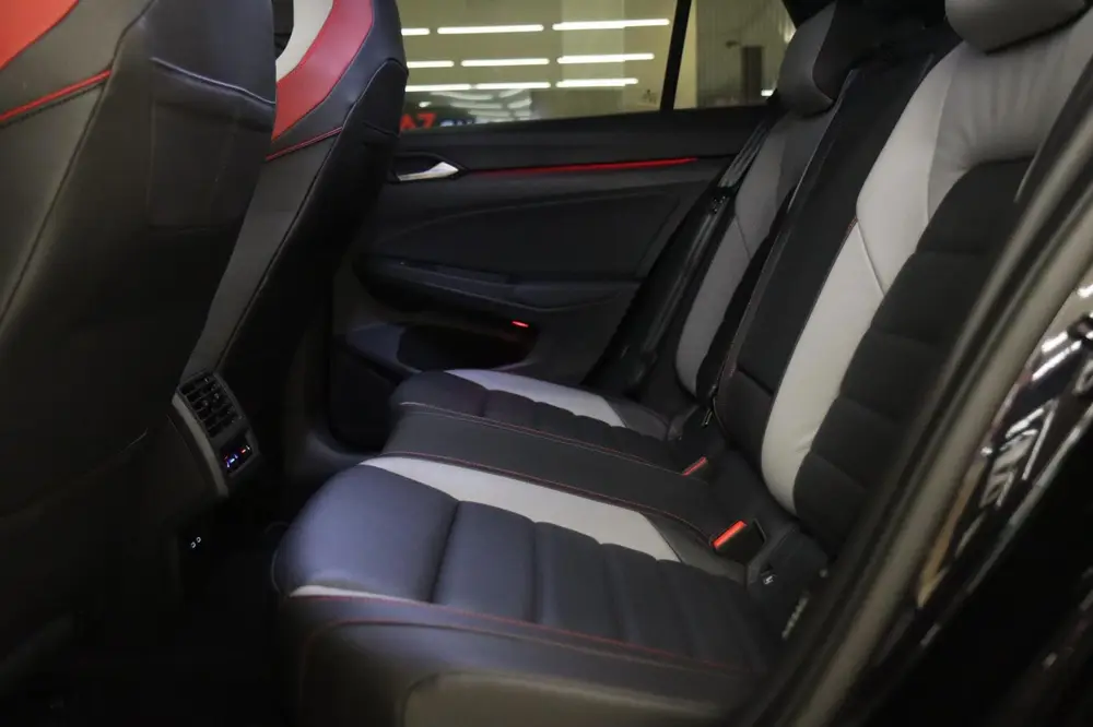 Volkswagen Golf 2.0 TSI GTI 45 JAHRE CLUBSPORT AKRA/PANO/ACC uit 2022, foto 15