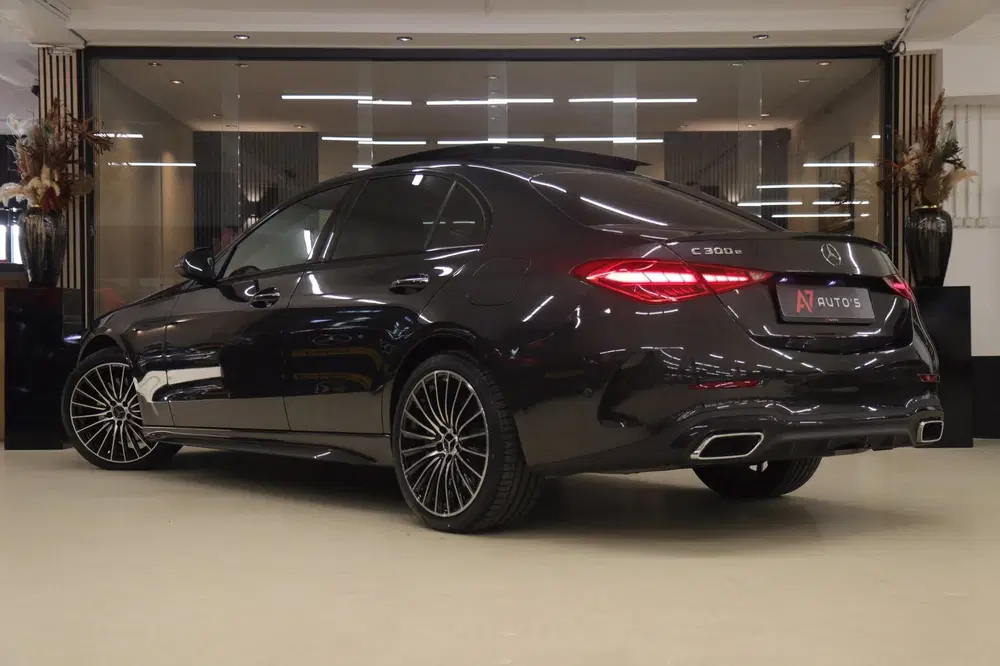 Mercedes-Benz C-Klasse 300 E AMG Line uit 2021, foto 2