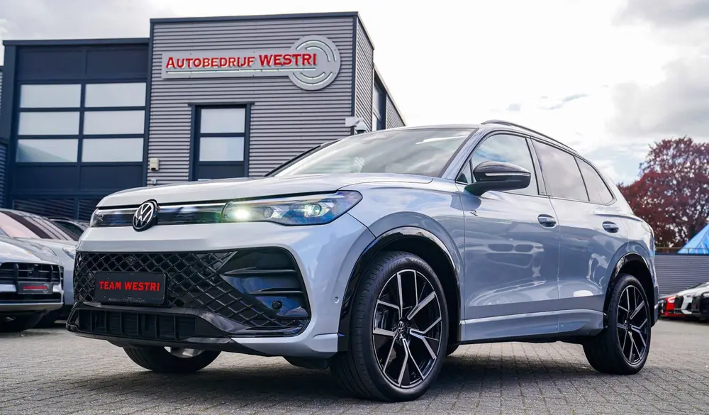 Volkswagen Tiguan 1.5 eTSI R-Line Edition | 360 camera | Mas uit 2025