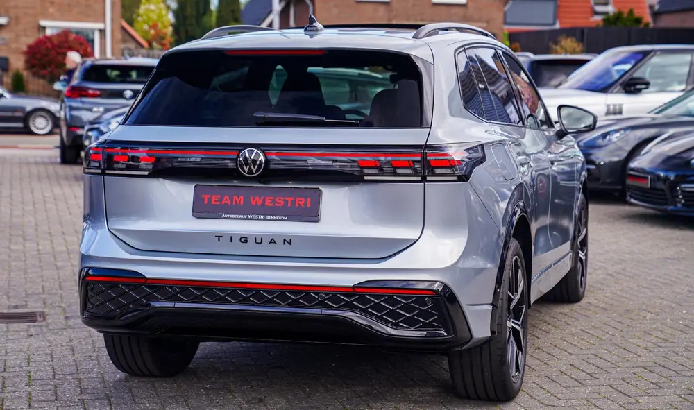 Volkswagen Tiguan 1.5 eTSI R-Line Edition | 360 camera | Mas uit 2025, foto 11