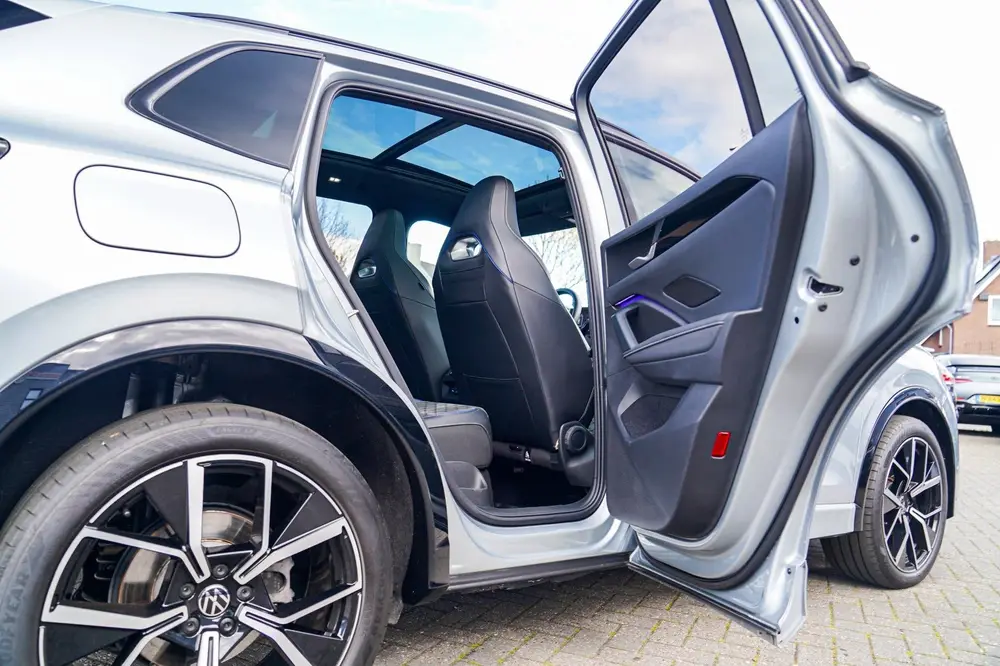 Volkswagen Tiguan 1.5 eTSI R-Line Edition | 360 camera | Mas uit 2025, foto 16