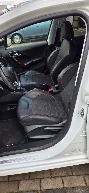 Peugeot 208 1.2 PureTech GT-Line (bj 2019 uit 2019, foto 4