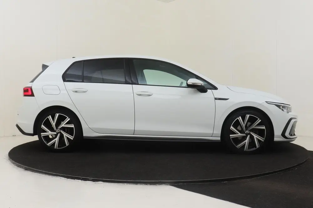 Volkswagen Golf 1.5 eTSI R-LINE -MATRIX.LED|STOEL/STUURVERW. uit 2022, foto 13