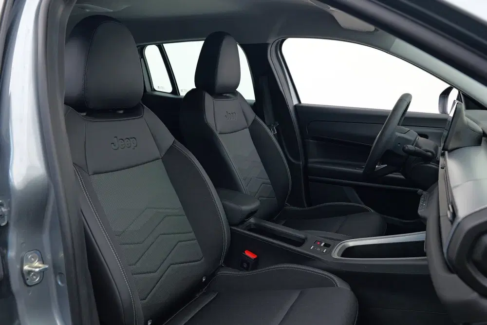 Jeep Avenger Altitude 54 kWh uit 2025, foto 4