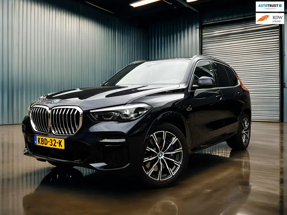 BMW X5 XDrive45e High Executive M-pakket_3d camer uit 2021