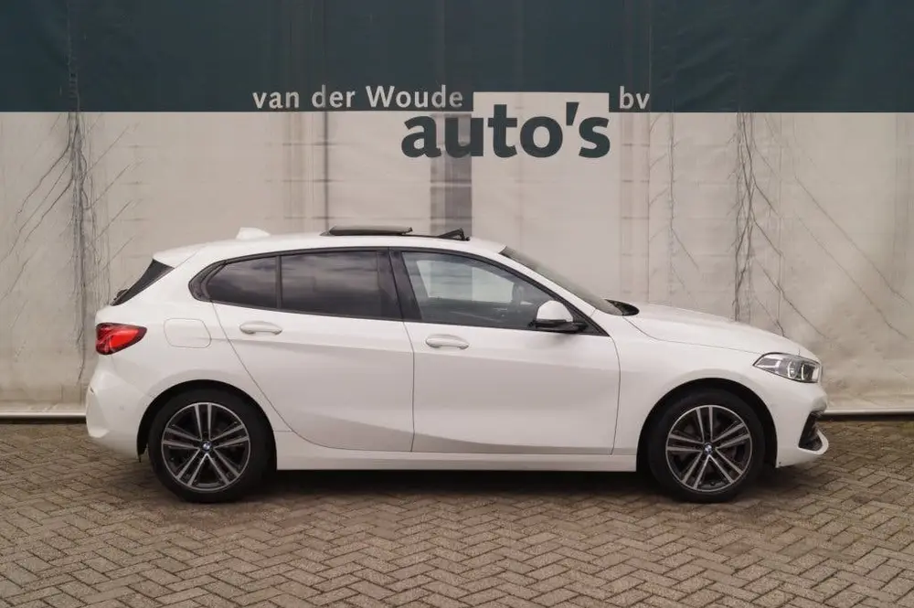 BMW 1-serie 118i Sportline Business Edition -PANO-ECC uit 2022, foto 2