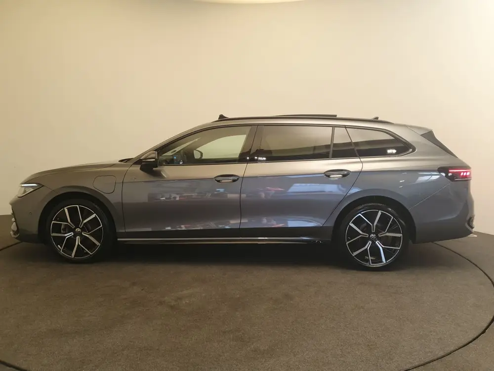 Volkswagen Passat Variant 1.5 eHybrid 272pk DSG/AUT R-Line W uit 2025, foto 2