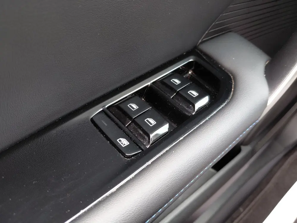 MG MG4 Luxury 64 kWh uit 2023, foto 11