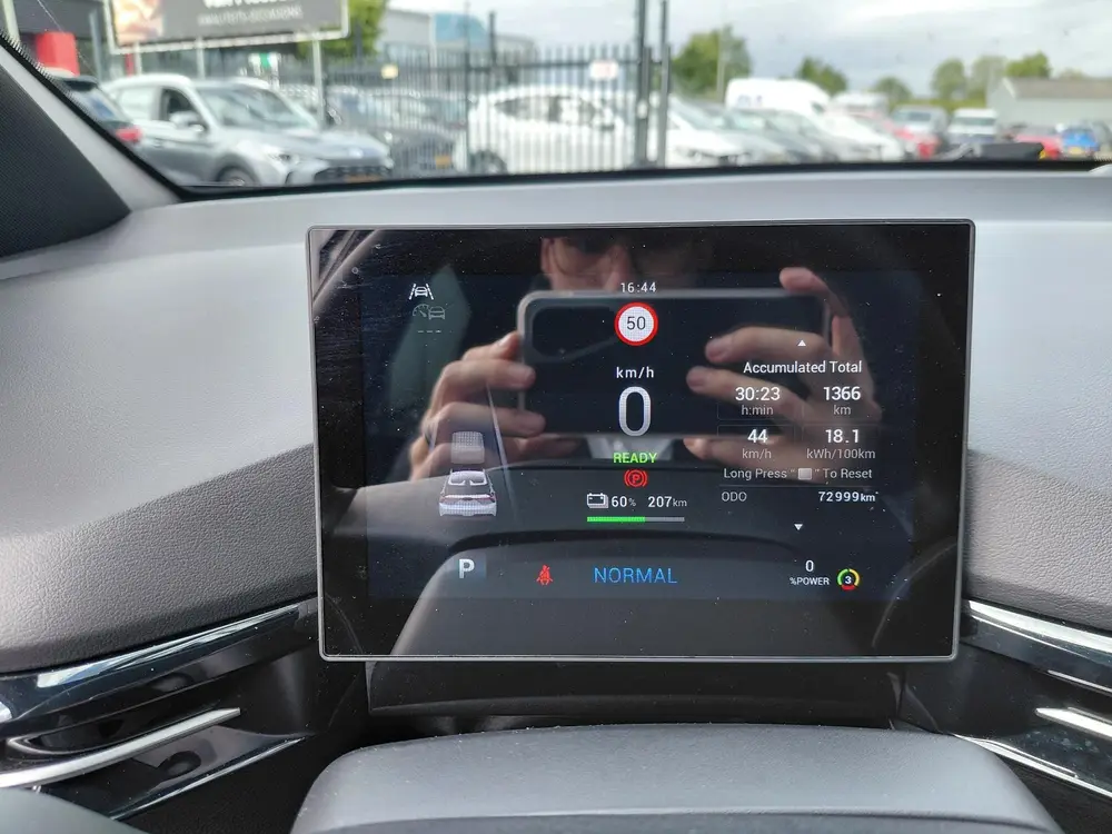 MG MG4 Luxury 64 kWh uit 2023, foto 13
