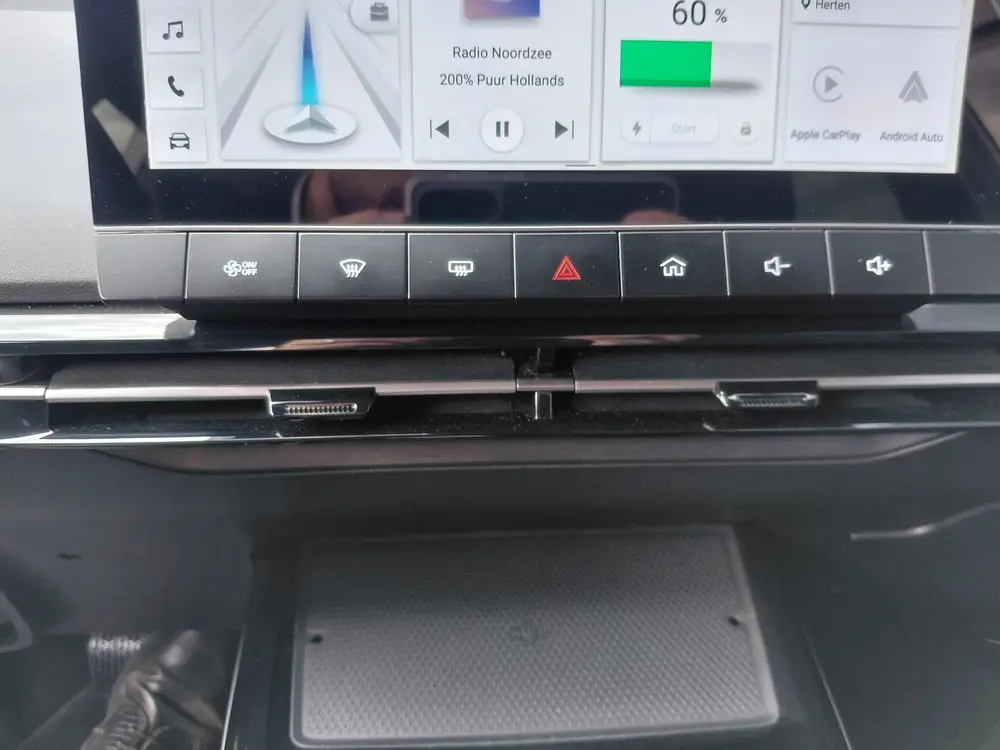 MG MG4 Luxury 64 kWh uit 2023, foto 18