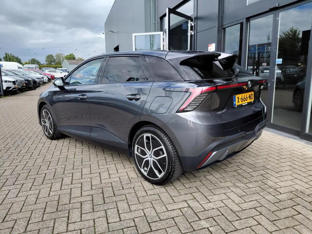 MG MG4 Luxury 64 kWh uit 2023, foto 4