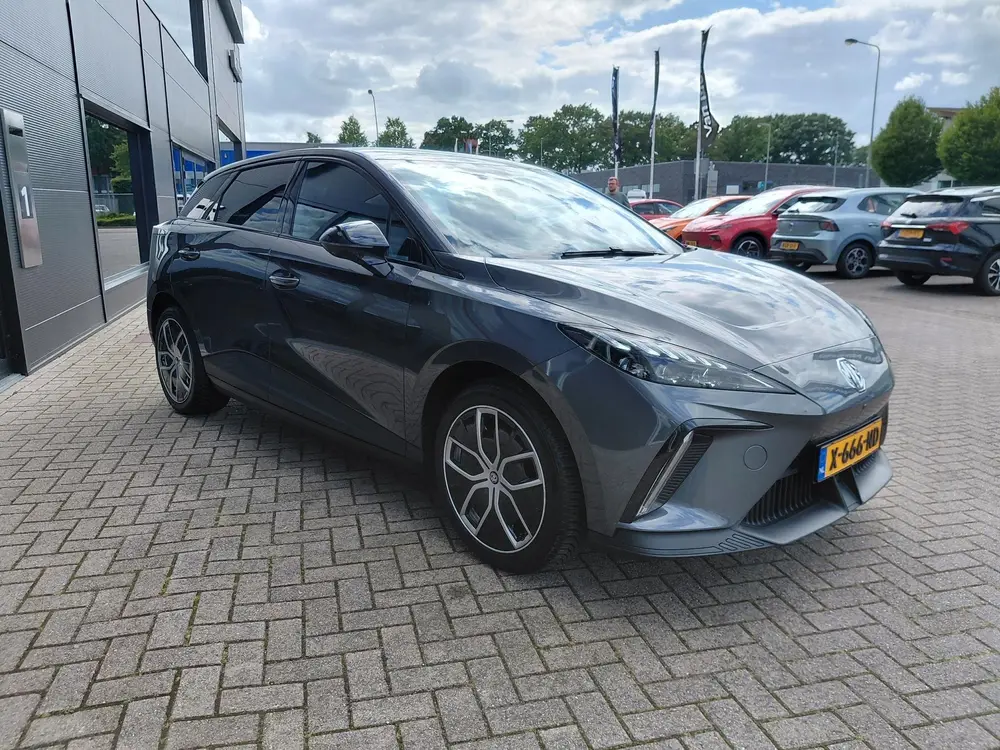 MG MG4 Luxury 64 kWh uit 2023, foto 7