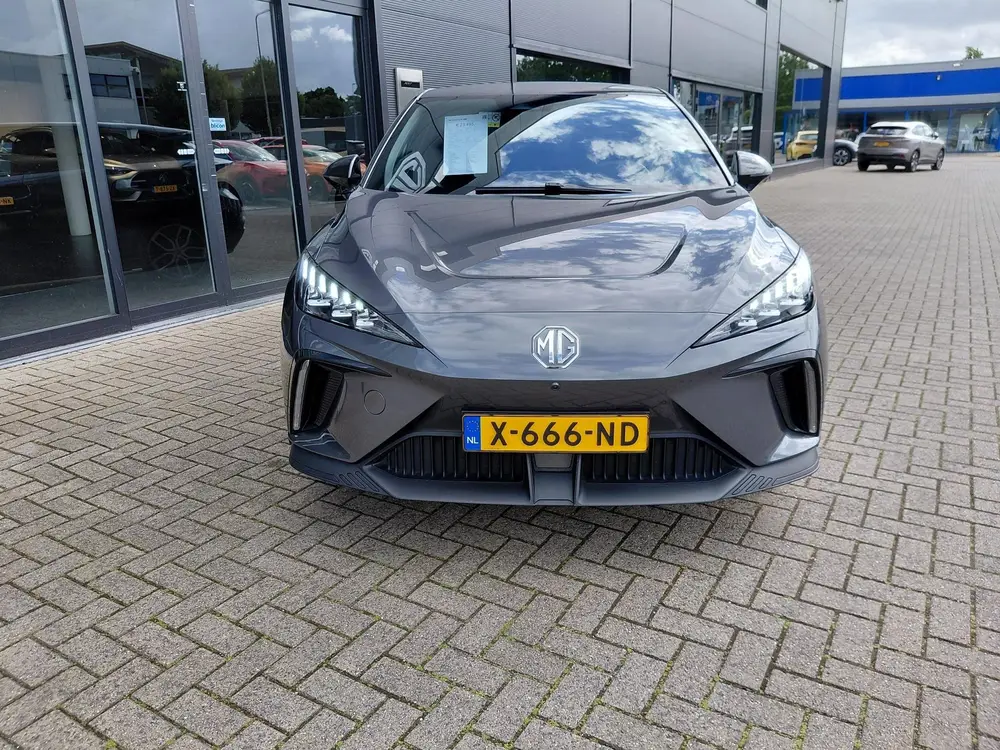 MG MG4 Luxury 64 kWh uit 2023, foto 8