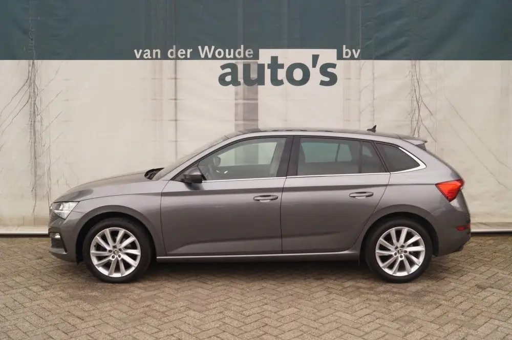 Skoda Scala 1.0 TSI 110pk Business Edition Clever -NAV uit 2023